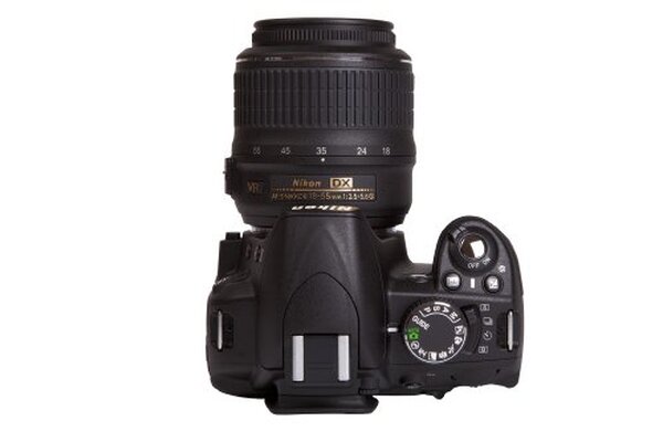 Explorez le potentiel du Nikon D3100, un appareil photo réflex offrant polyvalence et qualité avec son double objectif. Profitez d'une performance impressionnante pour capturer vos moments précieux.