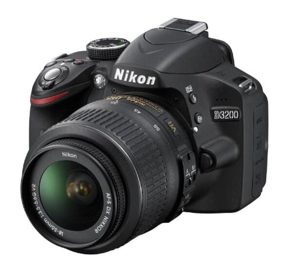 Découvrez le test approfondi du Nikon D3200 : reflex de 24.2 mégapixels avec objectif 18-55 mm. Explorez ses caractéristiques, performances et notre avis sur ce modèle idéal pour les amateurs de photographie.