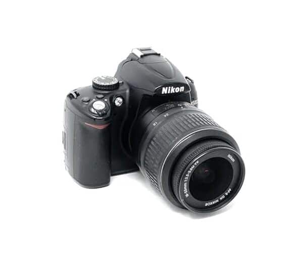 Découvrez notre test détaillé du Nikon D5000 avec objectif 18-55 mm : performances, qualité d'image et verdict sur ce reflex numérique abordable. 